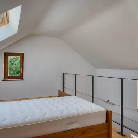 Peaceful Countryside Architect Clavier